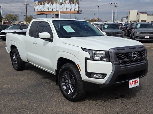 Used 2025 Nissan Frontier SV w/ SV Convenience Package image 5