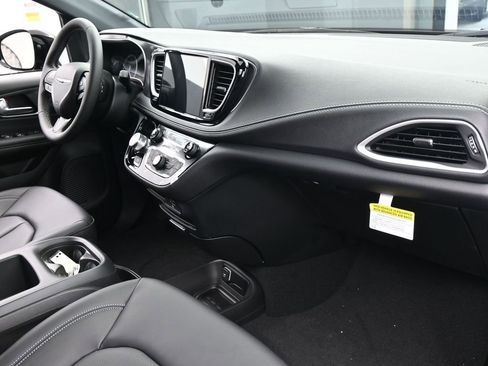 New 2026 Chrysler Pacifica Select w/ S Appearance Package image 47