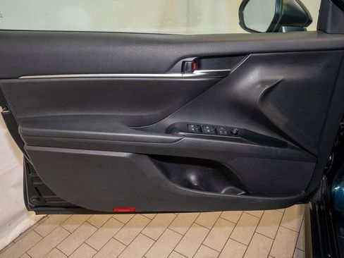 Used 2020 Toyota Camry LE image 10