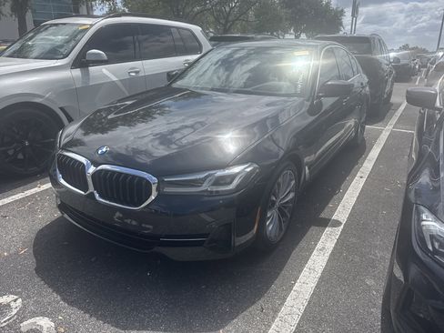 Certified 2022 BMW 530i w/ Premium Package image 4