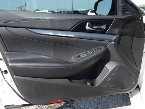 Used 2018 Nissan Maxima SR FWD image 13