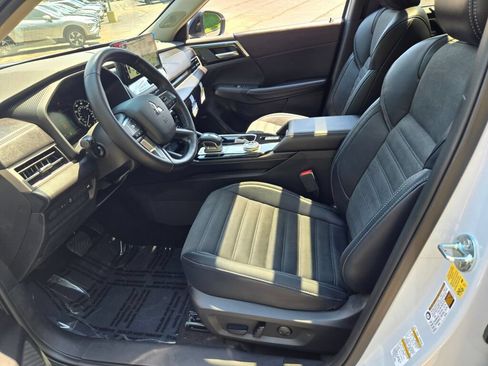 New 2026 Mitsubishi Outlander AWD image 16