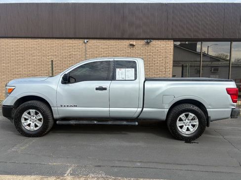 Used 2017 Nissan Titan S image 3