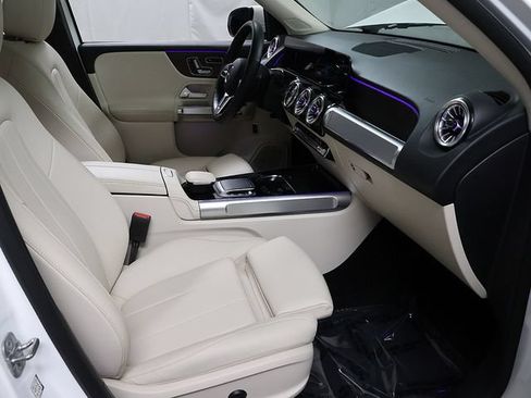 Certified 2023 Mercedes-Benz GLB 250 4MATIC image 33