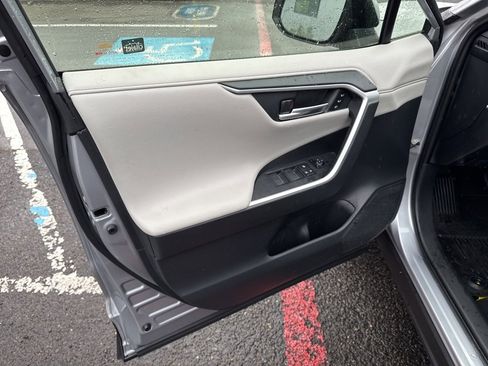 Used 2023 Toyota RAV4 Limited image 34