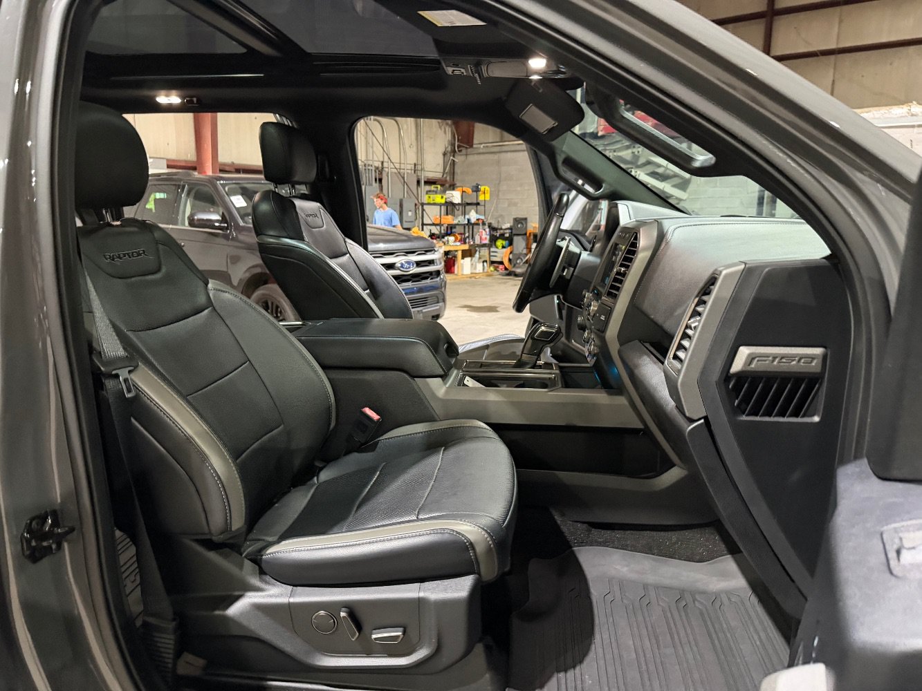 Used 2018 Ford F150 Raptor w/ Equipment Group 802A Luxury AWD/4WD image 24