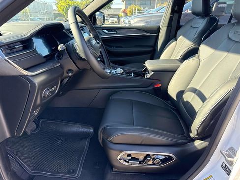 New 2025 Jeep Grand Cherokee Overland w/ Adv Protech Group III image 22