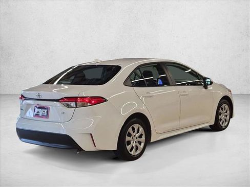 Used 2025 Toyota Corolla LE FWD image 5