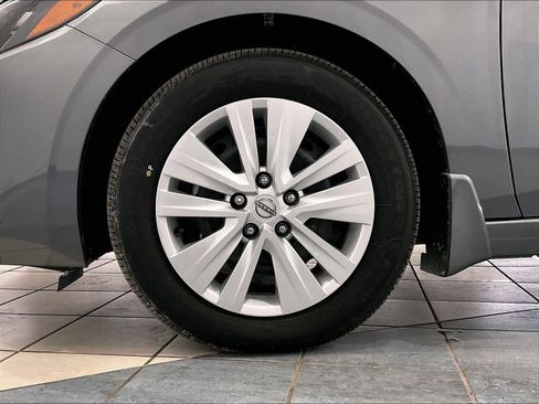 Used 2025 Nissan Sentra S image 7