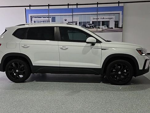 Certified 2023 Volkswagen Taos SE w/ Panoramic Sunroof Package FWD image 9