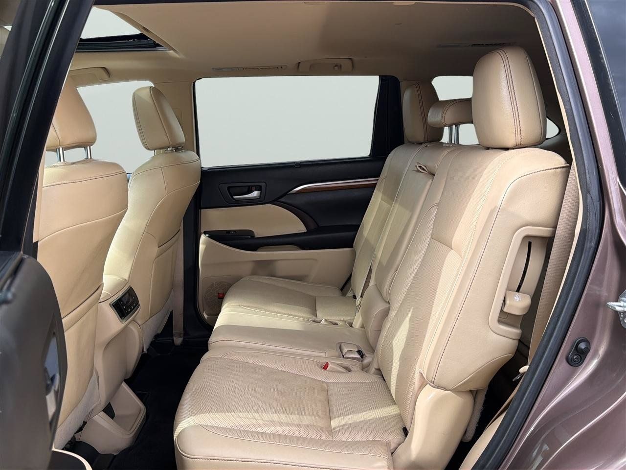 Used 2017 Toyota Highlander AWD V6 image 19