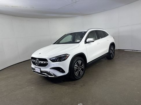 Used 2025 Mercedes-Benz GLA 250 4MATIC image 2