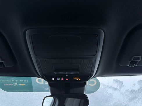 Used 2025 Chevrolet Traverse Z71 image 32