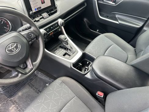 Used 2025 Toyota RAV4 XLE AWD/4WD image 9