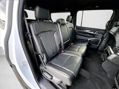 Used 2024 Jeep Wagoneer 2WD image 29