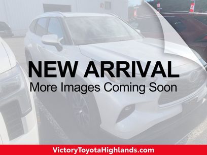 Used 2023 Toyota Highlander XLE