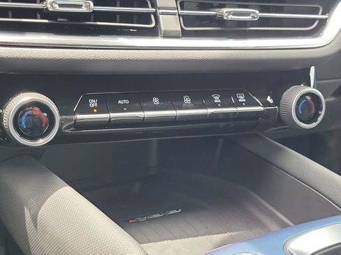 Used 2025 Chevrolet Equinox EV LT w/ Convenience Package II FWD image 26