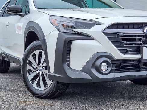 Certified 2025 Subaru Outback Premium w/ Popular Package #1A image 3