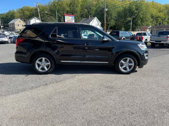 Used 2017 Ford Explorer XLT w/ Equipment Group 202A AWD/4WD image 9