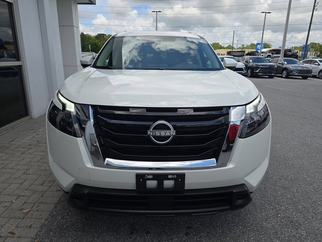 Used 2025 Nissan Pathfinder SV FWD image 2