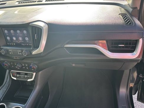 Used 2024 GMC Terrain SLT image 26