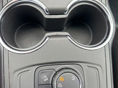 Used 2024 GMC Terrain SLE image 29