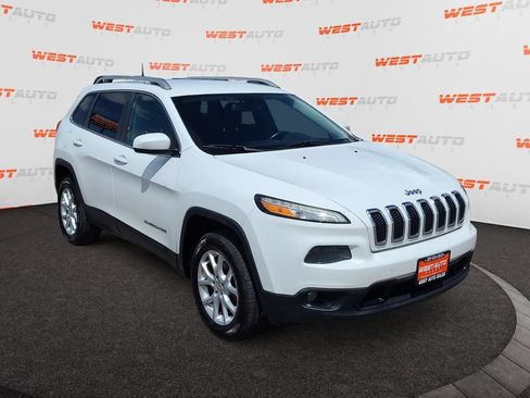Used 2016 Jeep Cherokee Latitude w/ Cold Weather Group AWD/4WD image 7