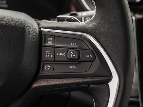 New 2025 Jeep Grand Cherokee L Limited w/ Black Appearance Package image 23