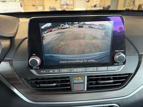 Used 2024 Nissan Altima 2.5 SV FWD image 5