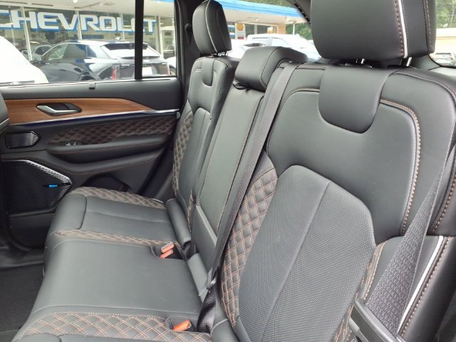 Used 2026 Jeep Grand Cherokee Summit w/ Obsidian Package AWD/4WD image 11