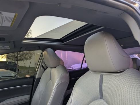 Used 2021 Toyota Camry XLE image 28