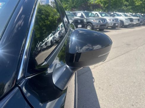 Used 2025 Nissan Kicks SR FWD image 33