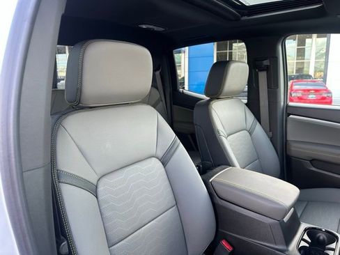 New 2026 Chevrolet Colorado ZR2 w/ Technology Package AWD/4WD image 19