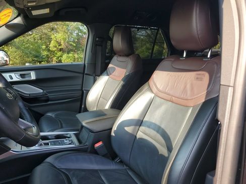 Used 2022 Ford Explorer Platinum w/ Technology Package AWD/4WD image 17