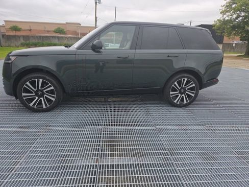 Used 2023 Land Rover Range Rover SE AWD/4WD image 2