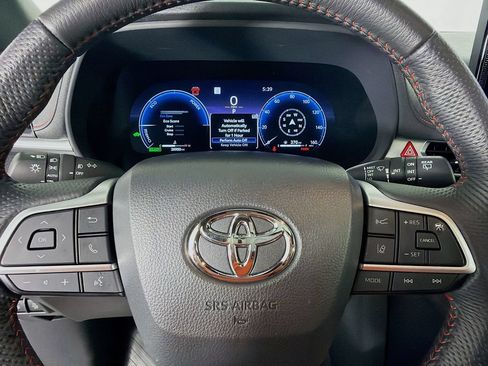 Used 2025 Toyota Sienna XSE AWD/4WD image 16