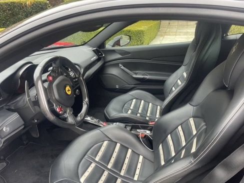 Used 2018 Ferrari 488 GTB RWD image 17