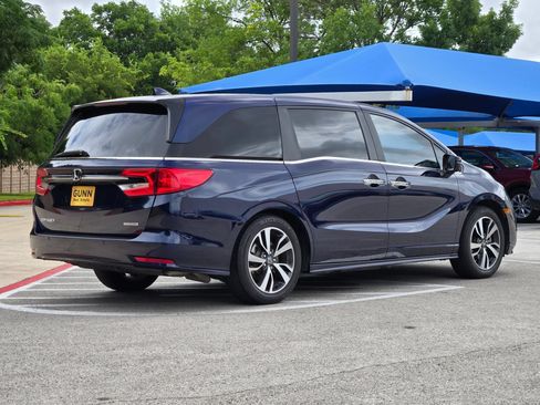 Used 2024 Honda Odyssey Touring image 3