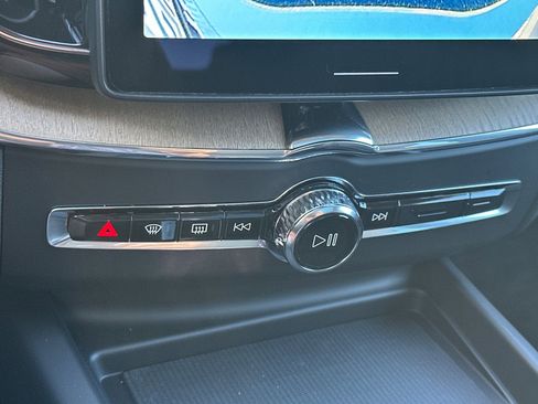 New 2026 Volvo XC60 B5 Ultra image 18