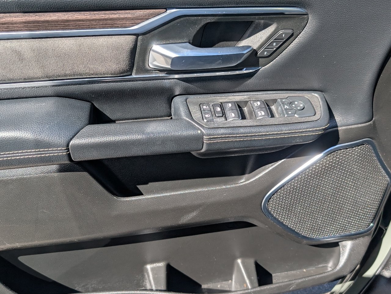 Used 2026 RAM 1500 Laramie AWD/4WD image 15