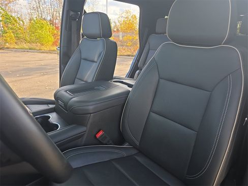 Used 2023 GMC Yukon SLT image 16