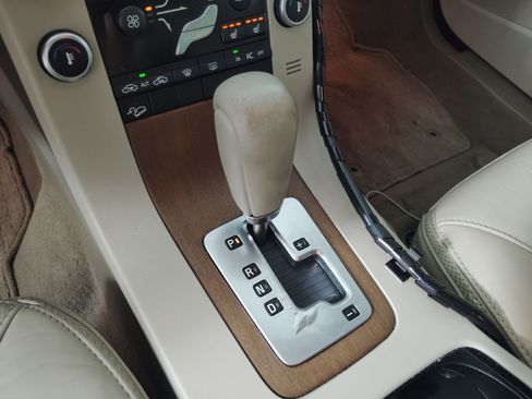 Used 2010 Volvo XC70 3.2 image 16