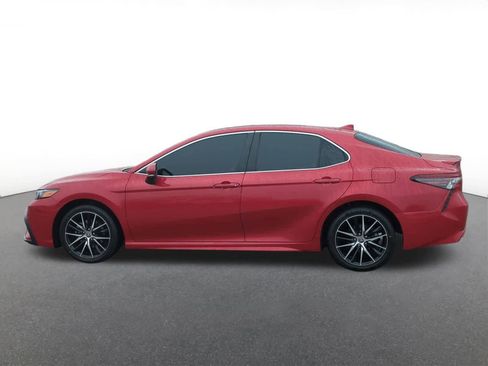 Used 2023 Toyota Camry SE image 3