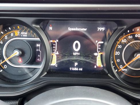 Used 2024 Jeep Gladiator Sport AWD/4WD image 16