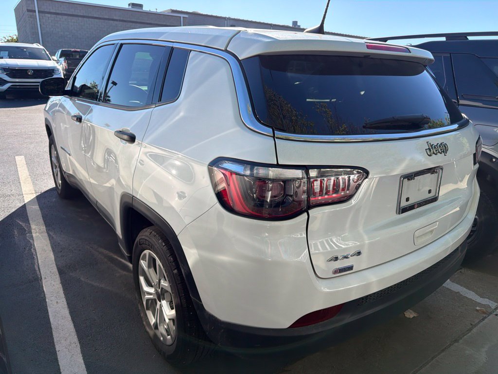Used 2025 Jeep Compass Sport AWD/4WD image 4