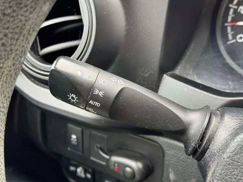 Used 2021 Toyota Tacoma SR AWD/4WD image 19