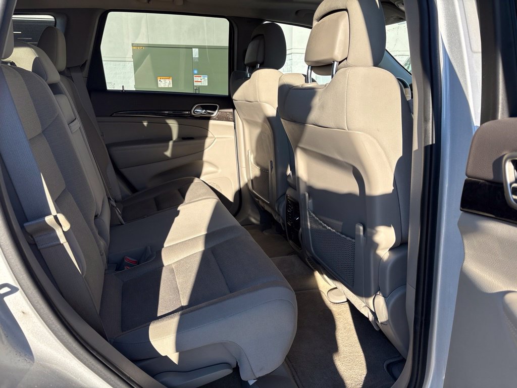 Used 2012 Jeep Grand Cherokee Laredo w/ Laredo E Group AWD/4WD image 23