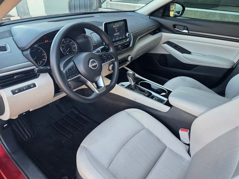 Used 2024 Nissan Altima 2.5 SV image 10