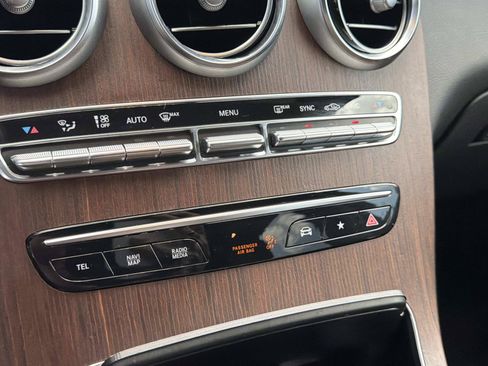 Used 2022 Mercedes-Benz GLC 300 image 24