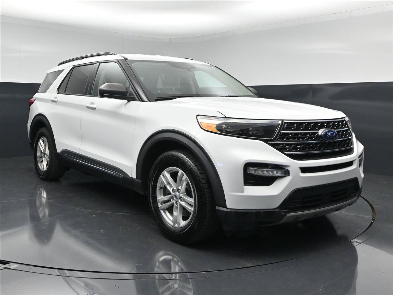 Used 2021 Ford Explorer XLT w/ Equipment Group 202A RWD image 3